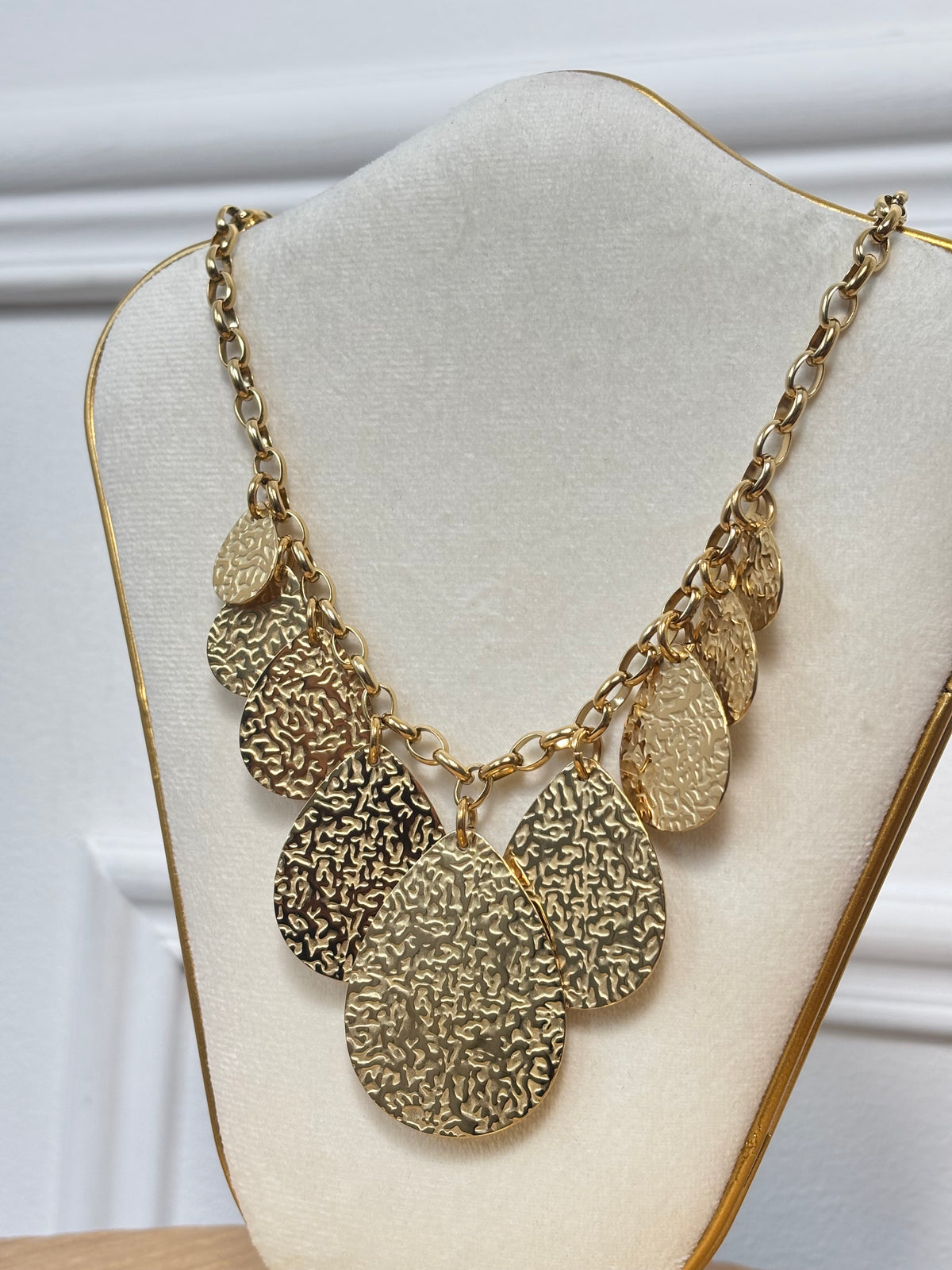 Collier doré : Juli