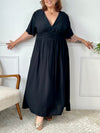 Robe longue noire grande taille femme, Chic et confortable, cette robe à manches courtes et col V sublime la silhouette. Sa taille élastique au dos assure un ajustement agréable. En couleur noire, elle est parfaite pour une allure féminine et tendance en grande taille.