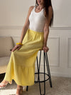 Rayonnante et ultra confortable, cette jupe longue en gaze de coton jaune illumine la silhouette avec douceur. Sa taille élastique s’adapte parfaitement à votre morphologie, pour un look à la fois fluide, léger et facile à vivre au quotidien.