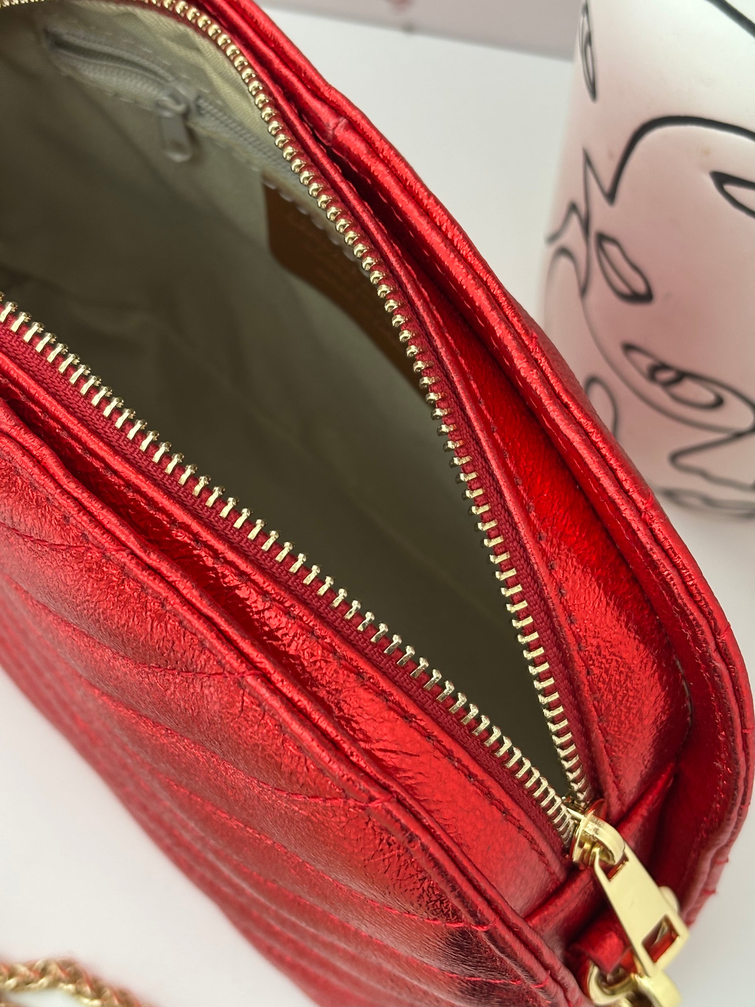 Red bag: Dol