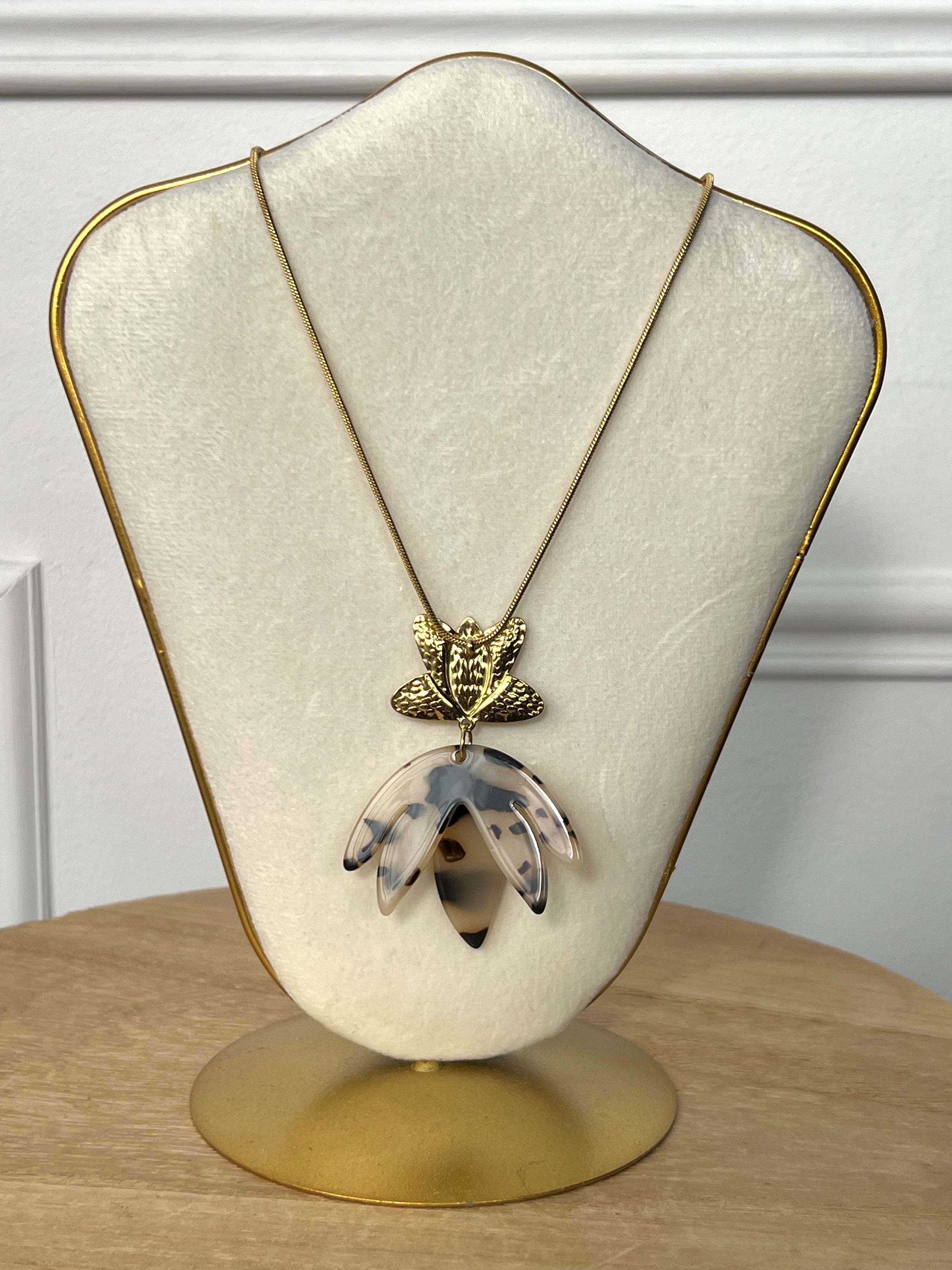 Collier doré : Pozo