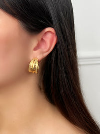 Gold earrings: Yunia