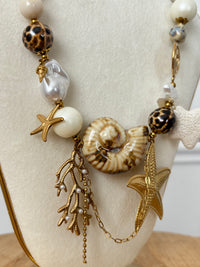 Collier doré : Ledes