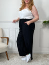 Ce pantalon noir grande taille Maloe est à la fois chic et décontracté. Fabriqué en gaze de coton, il est léger et confortable à porter toute la journée.