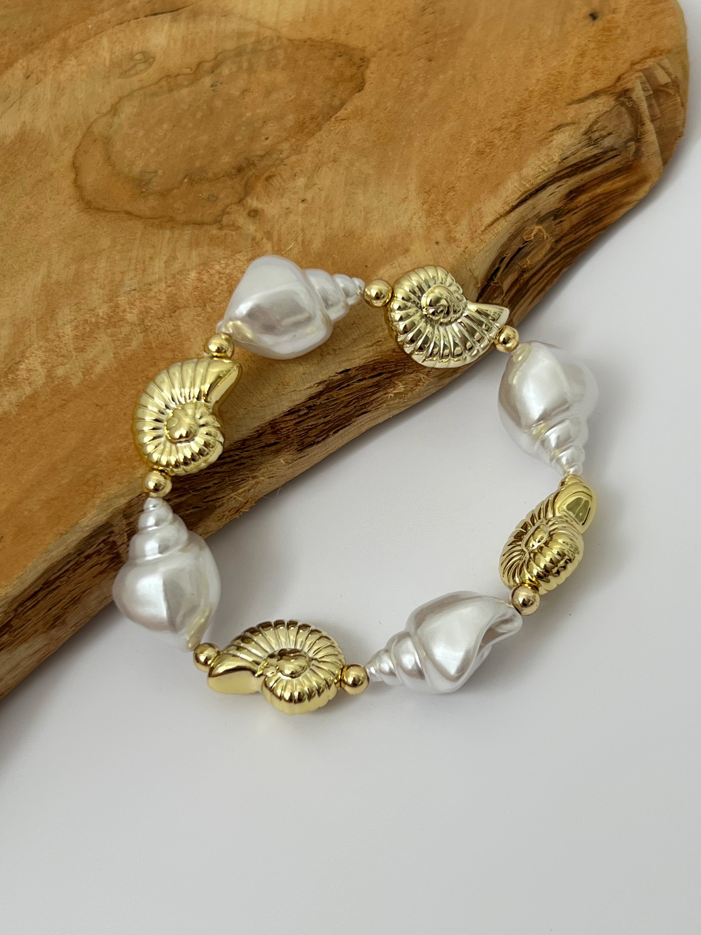 Ecru and gold bracelet: Lyro