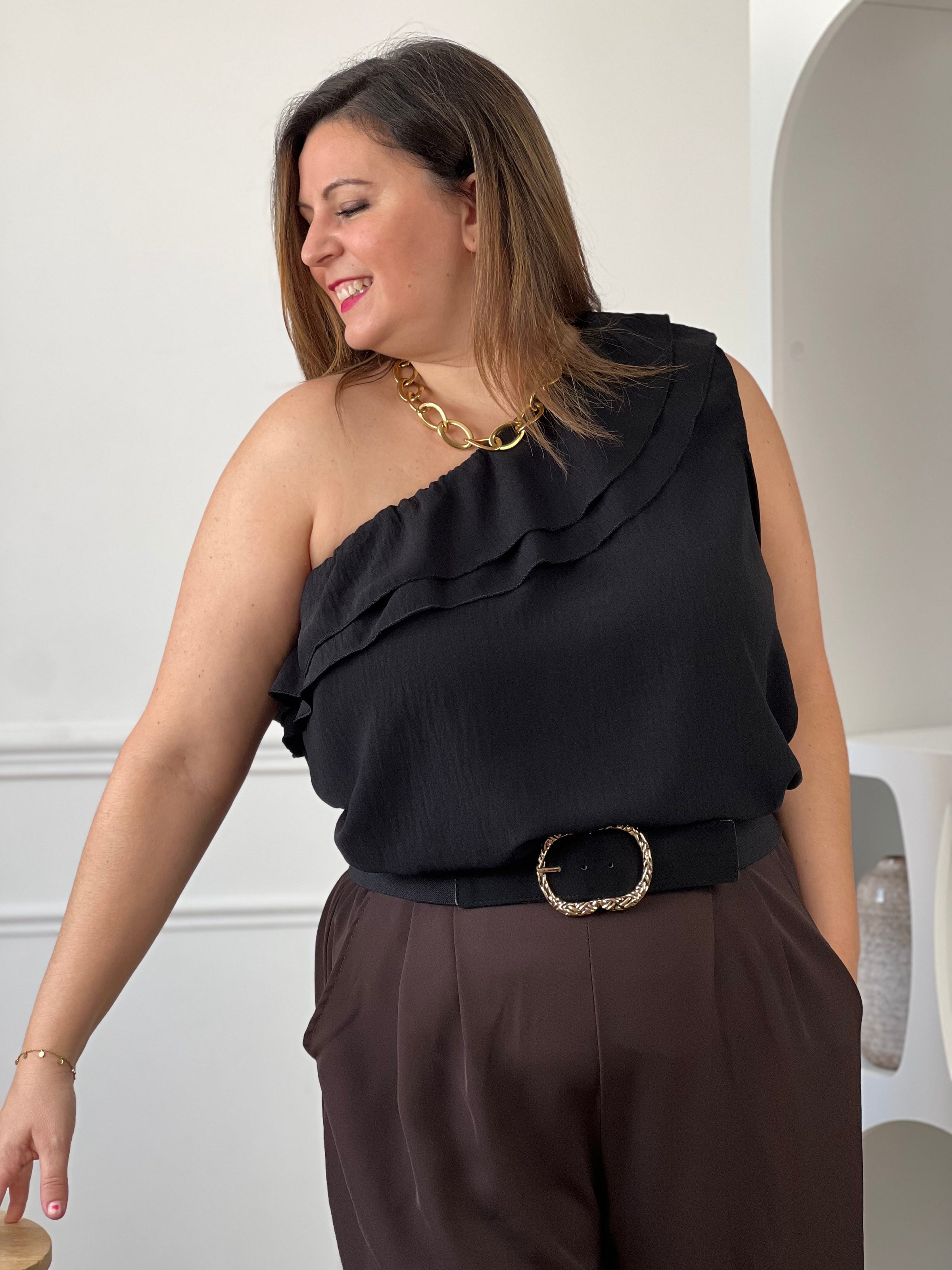 Top noir grande taille : Noha