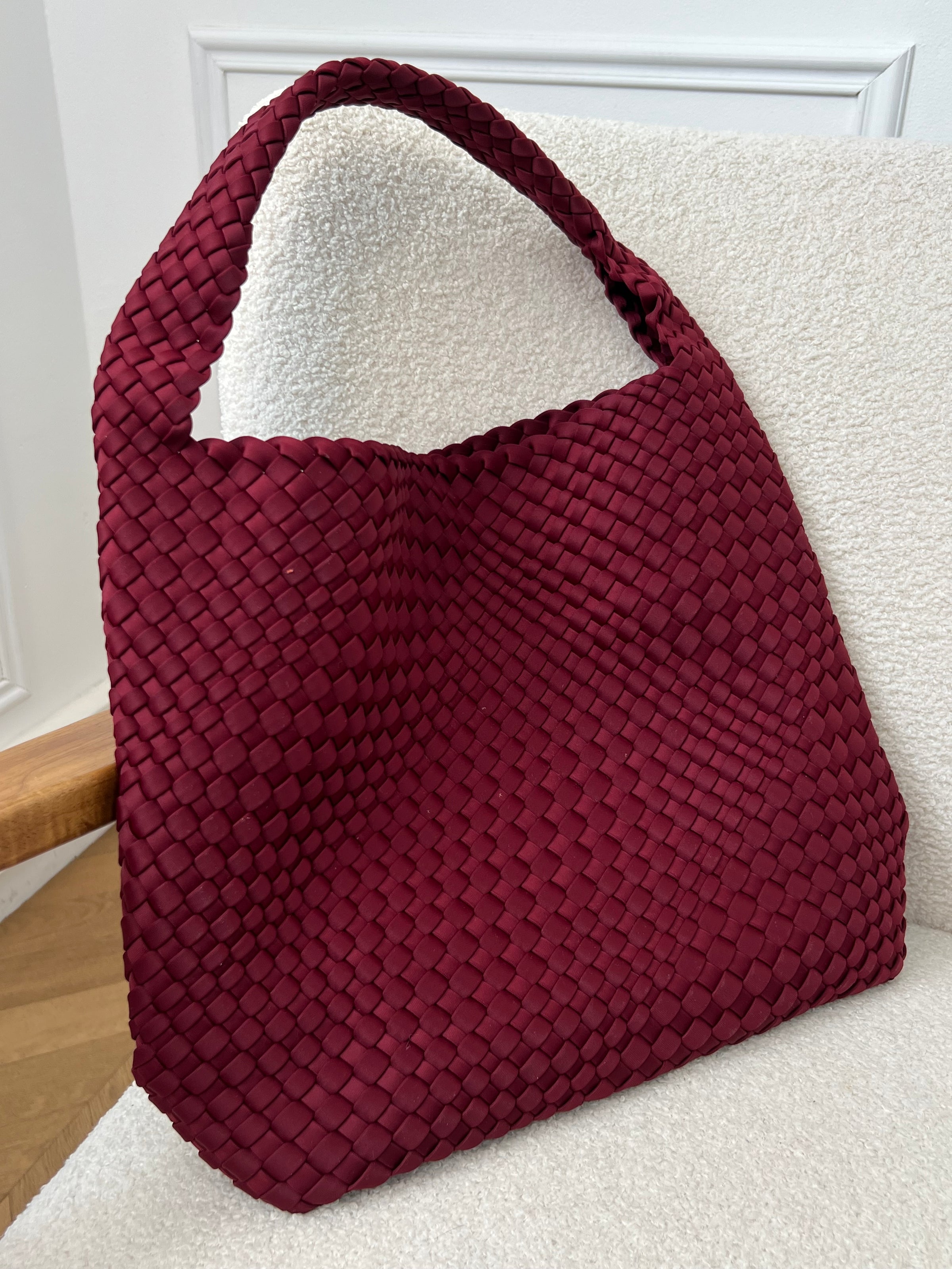 Burgundy bag: Luciana