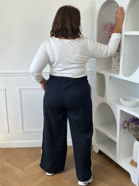 Ensemble tailleur bleu marine et blanc grande taille Priscille – 78% Polyester 18% Viscose | Loïcia
