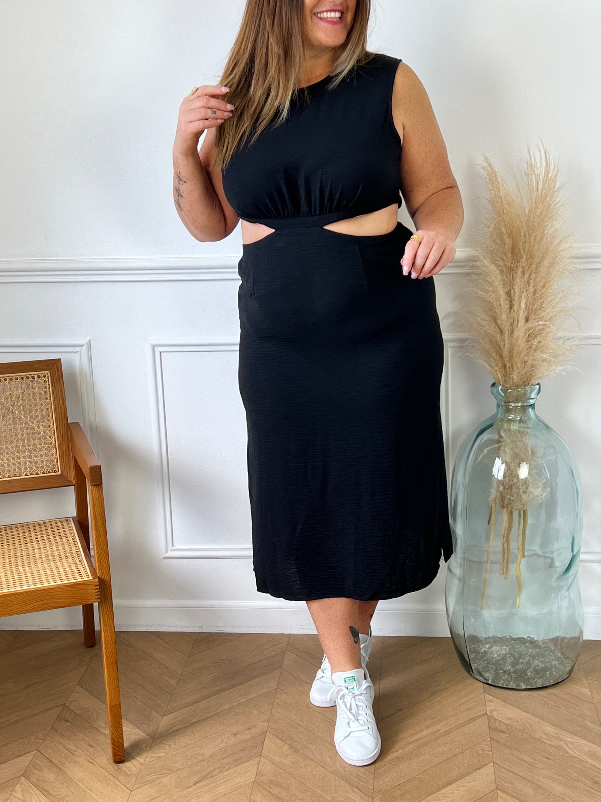 Robe longue noire dos nu et ouverte grande taille femme – Loïcia