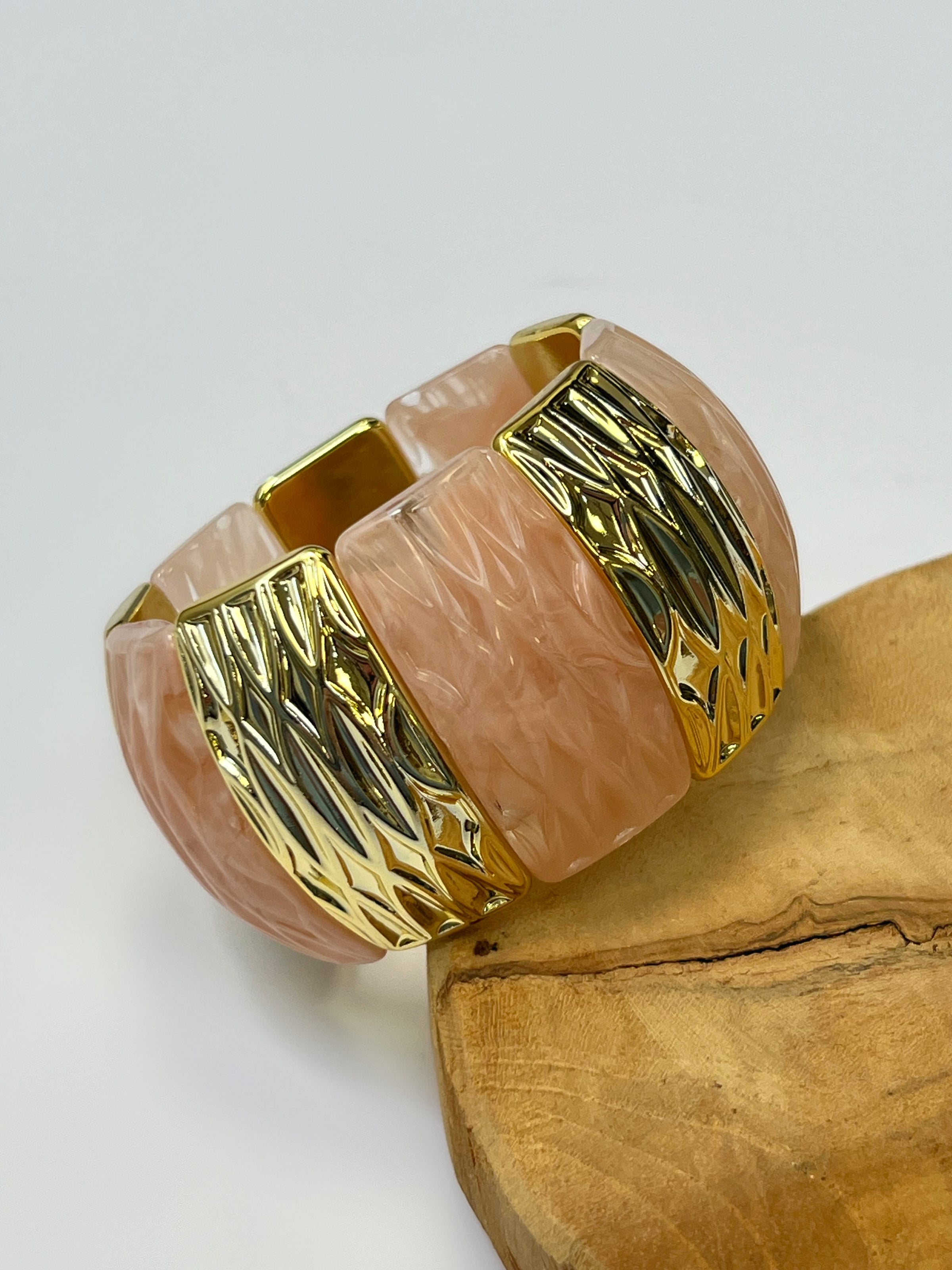 Pink and gold bracelet: Hays