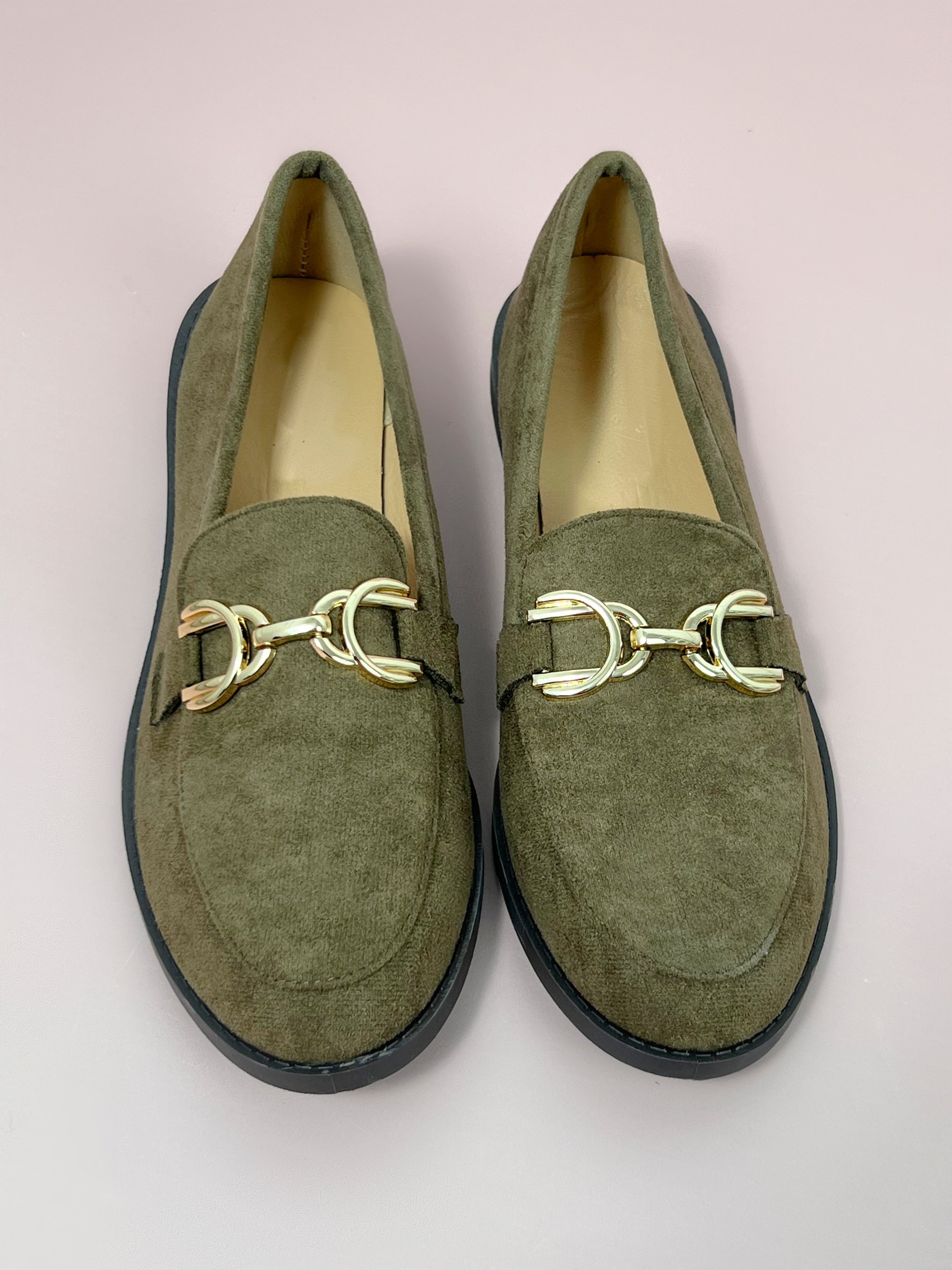 Khaki loafers: Vysia