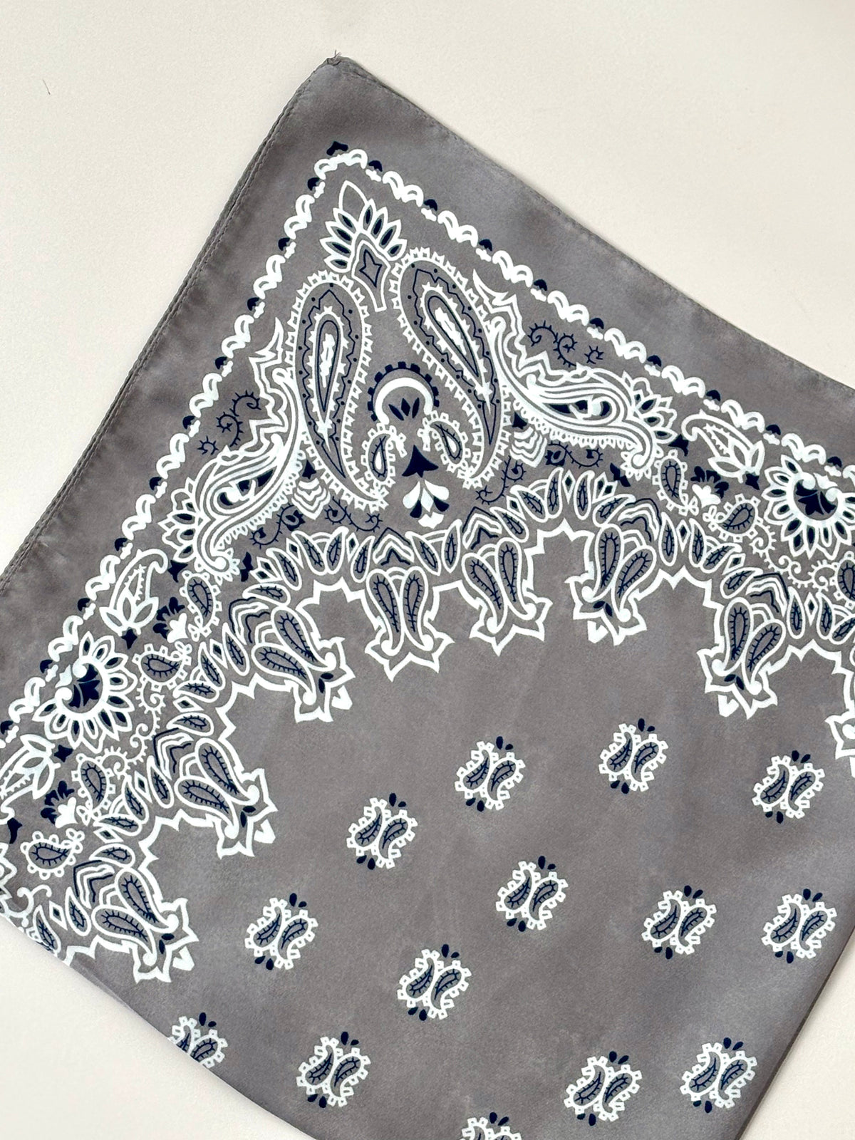 Foulard gris