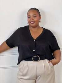Gilet noir et argenté grande taille avec boutons sur toute la longueur.