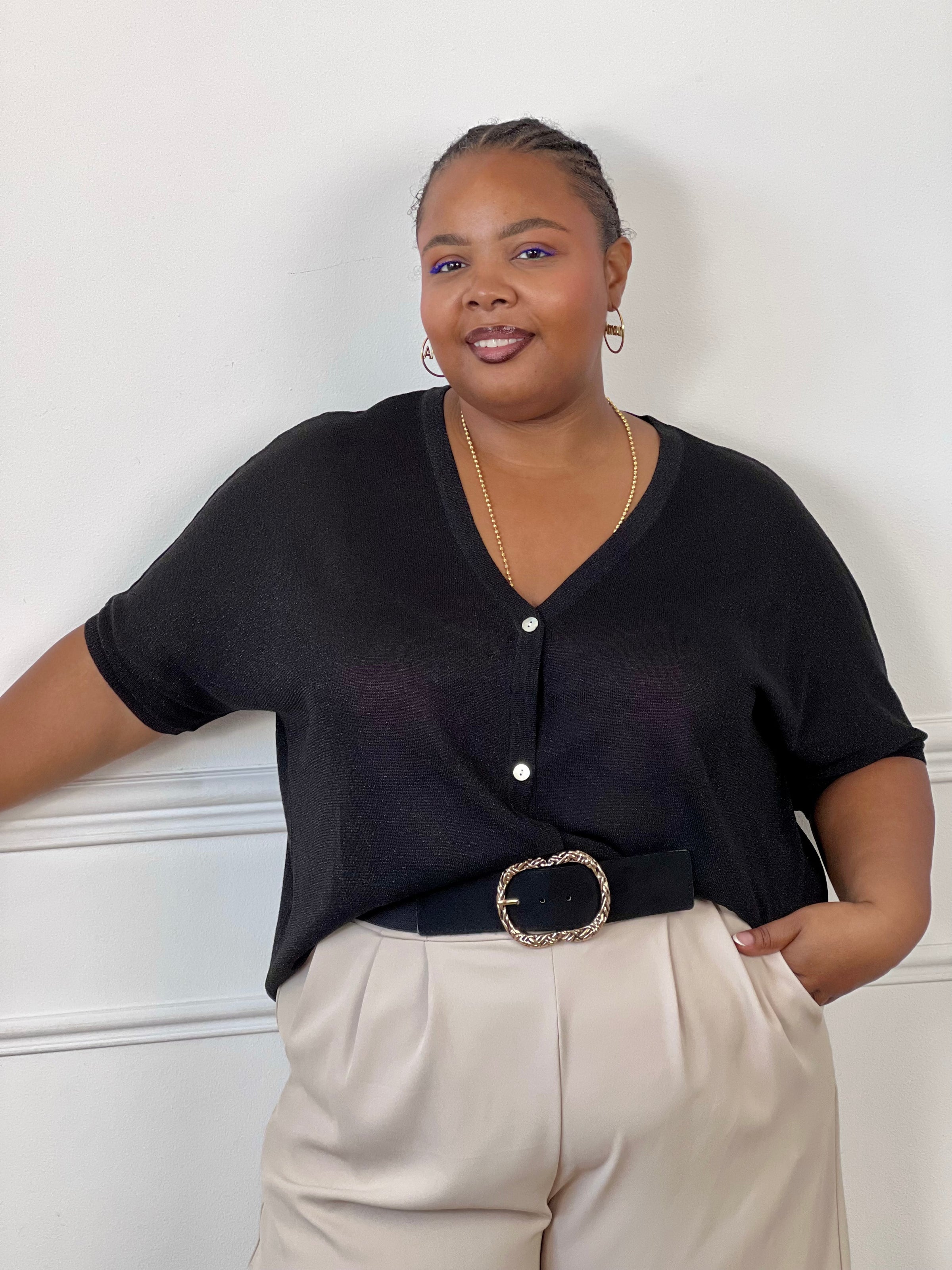 Gilet noir et argenté grande taille avec boutons sur toute la longueur.