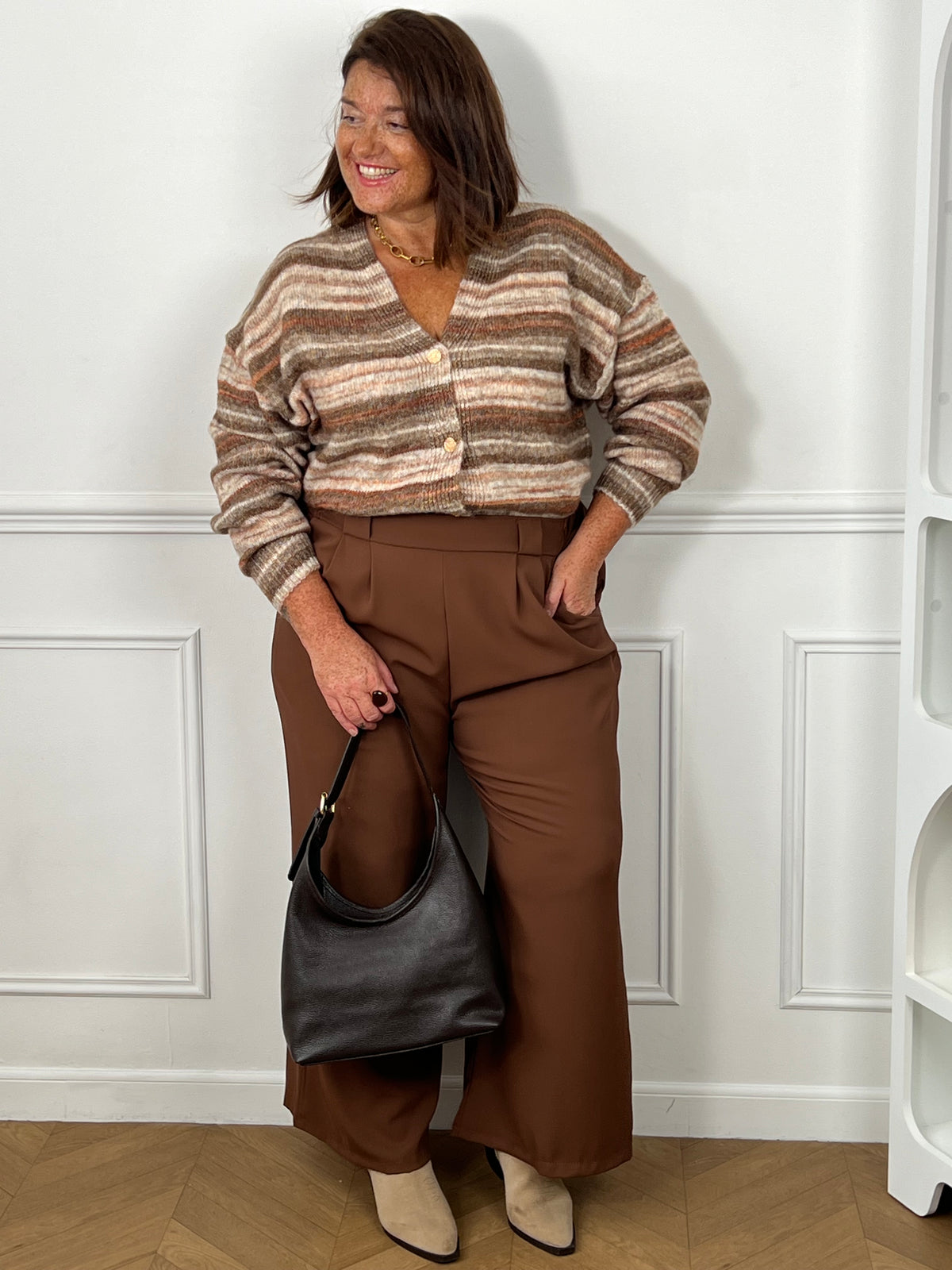 Dos du gilet à rayures grande taille Juline – Col V et boutons dorés, taille unique 44/52 | Loïcia