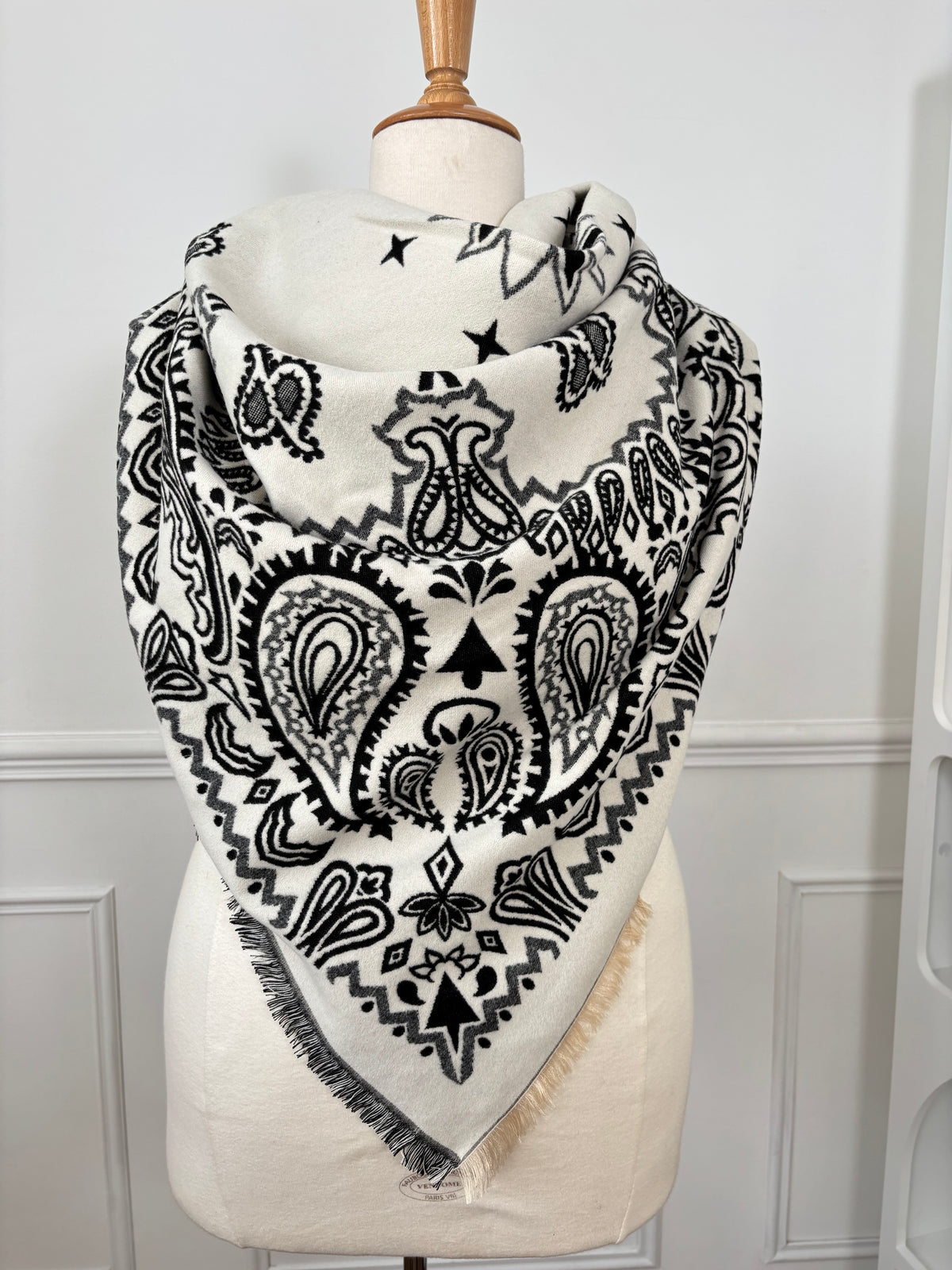 Écharpe bandana noire et écrue : Ilda