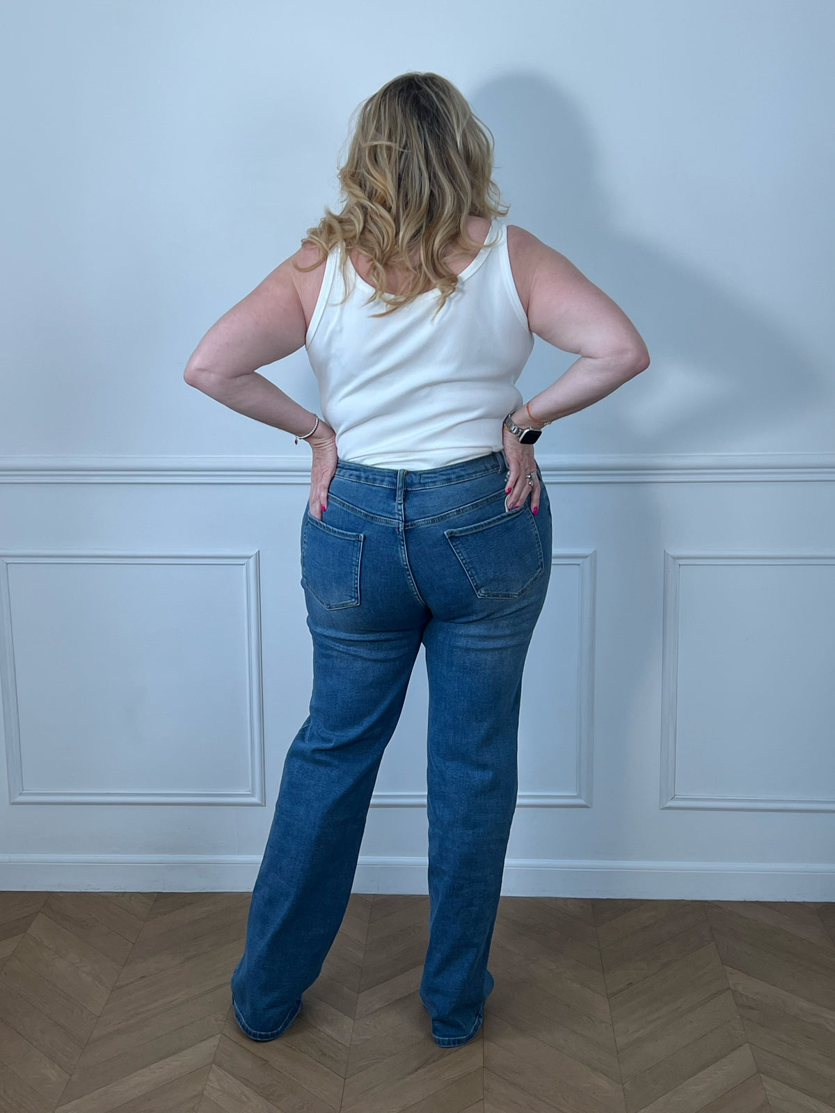 Détail taille et passants ceinture du jean bleu Tall grande taille Louka – 78% Coton 2% Élasthanne | Loïcia