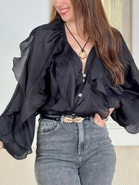 Adoptez ce jean gris femme à coupe droite, un indispensable du dressing. Doté de passants pour ceinture et d’une fermeture éclair avec bouton, il allie confort et praticité. Il dispose de deux poches à l’avant et deux à l’arrière. Sa couleur gris foncé s’accorde facilement avec toutes vos tenues.