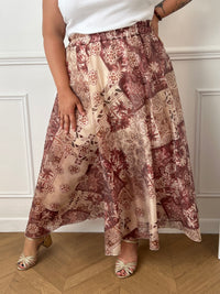 Jupe grande taille à taille élastique pour un confort optimal.