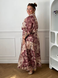 Jupe à motifs grande taille, idéale pour composer un look automnal.