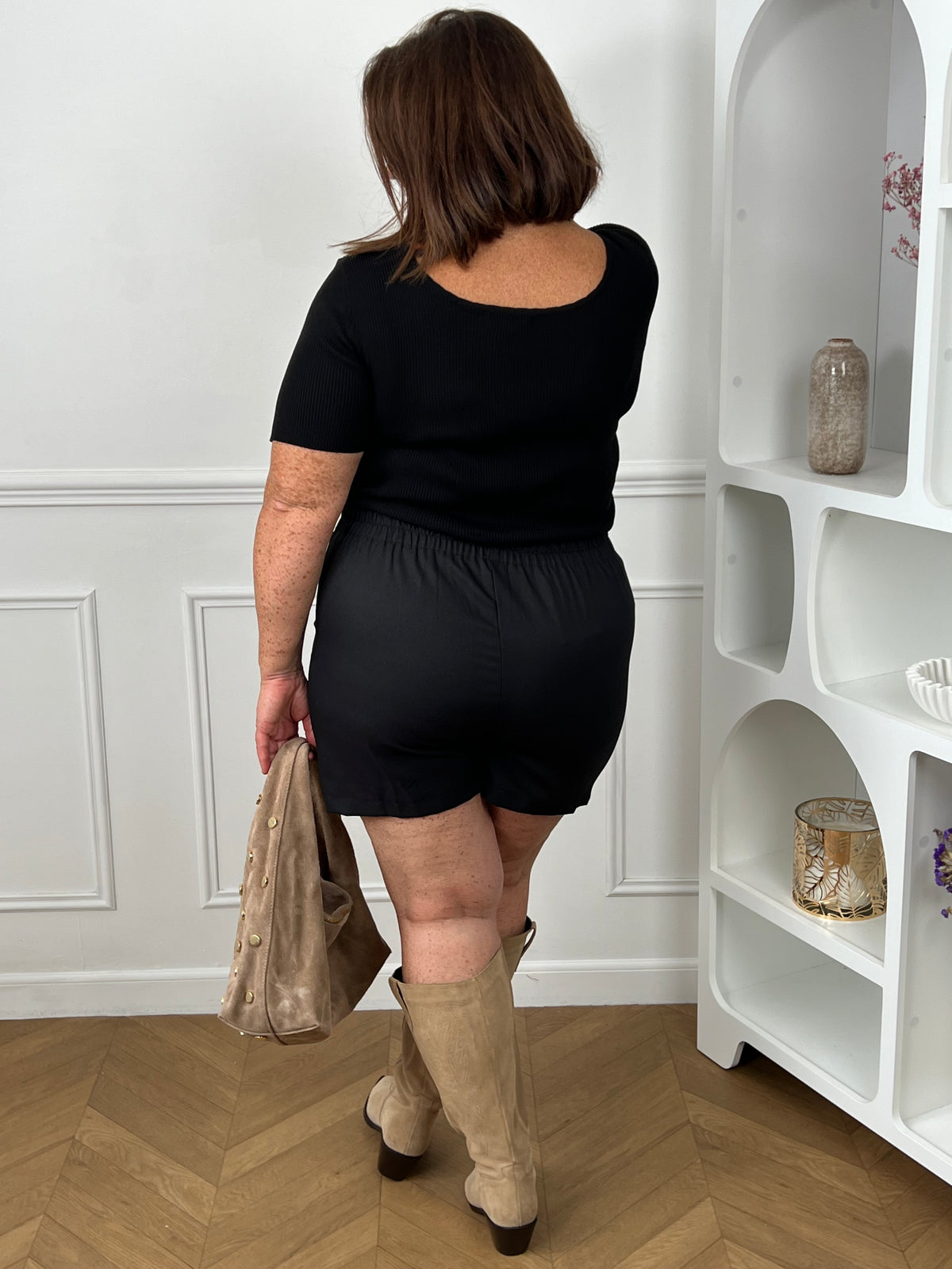 Dos jupe-short noire grande taille taille élastique – coupe confortable et féminine curve – Loïcia