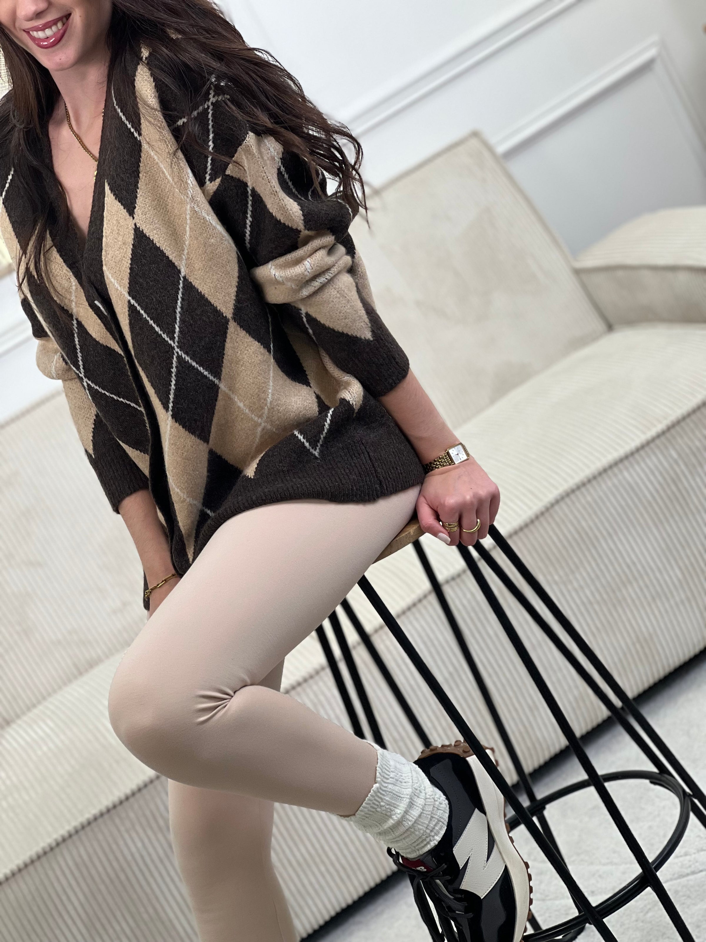 Confortable et moderne, ce legging beige slim taille haute épouse la silhouette avec douceur. Une pièce polyvalente et chic, parfaite pour un look à la fois minimaliste et tendance.