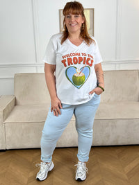 Ce pantalon bleu ciel Jack, fait en Italie, vous offrira un confort incomparable grâce à sa grande taille et son cordon ajustable. Avec ses poches latérales à l'avant et à l'arrière, il est à la fois pratique et élégant.