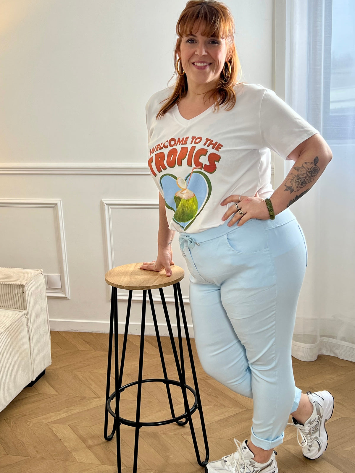 Ce pantalon bleu ciel Jack, fait en Italie, vous offrira un confort incomparable grâce à sa grande taille et son cordon ajustable. Avec ses poches latérales à l'avant et à l'arrière, il est à la fois pratique et élégant.