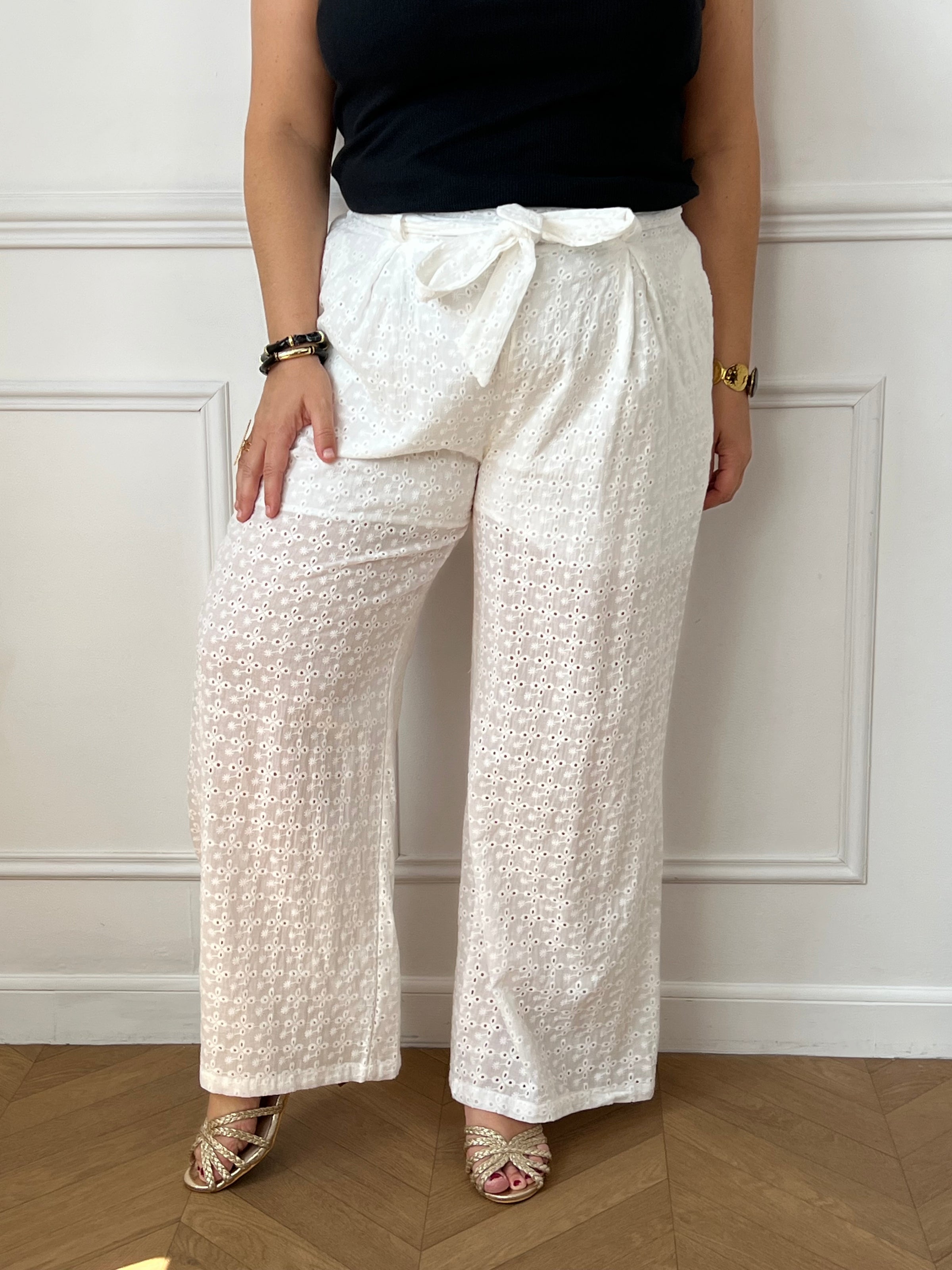 Pantalon curve écru 100% coton broderie élastique dos du 40/42 au 48/50 – Loïcia
