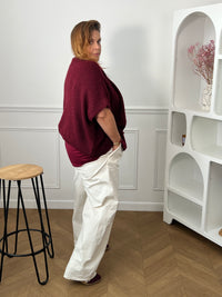 Pantalon Tall écru vu de profil, montrant sa coupe large et sa poche latérale – Emine | Loïcia