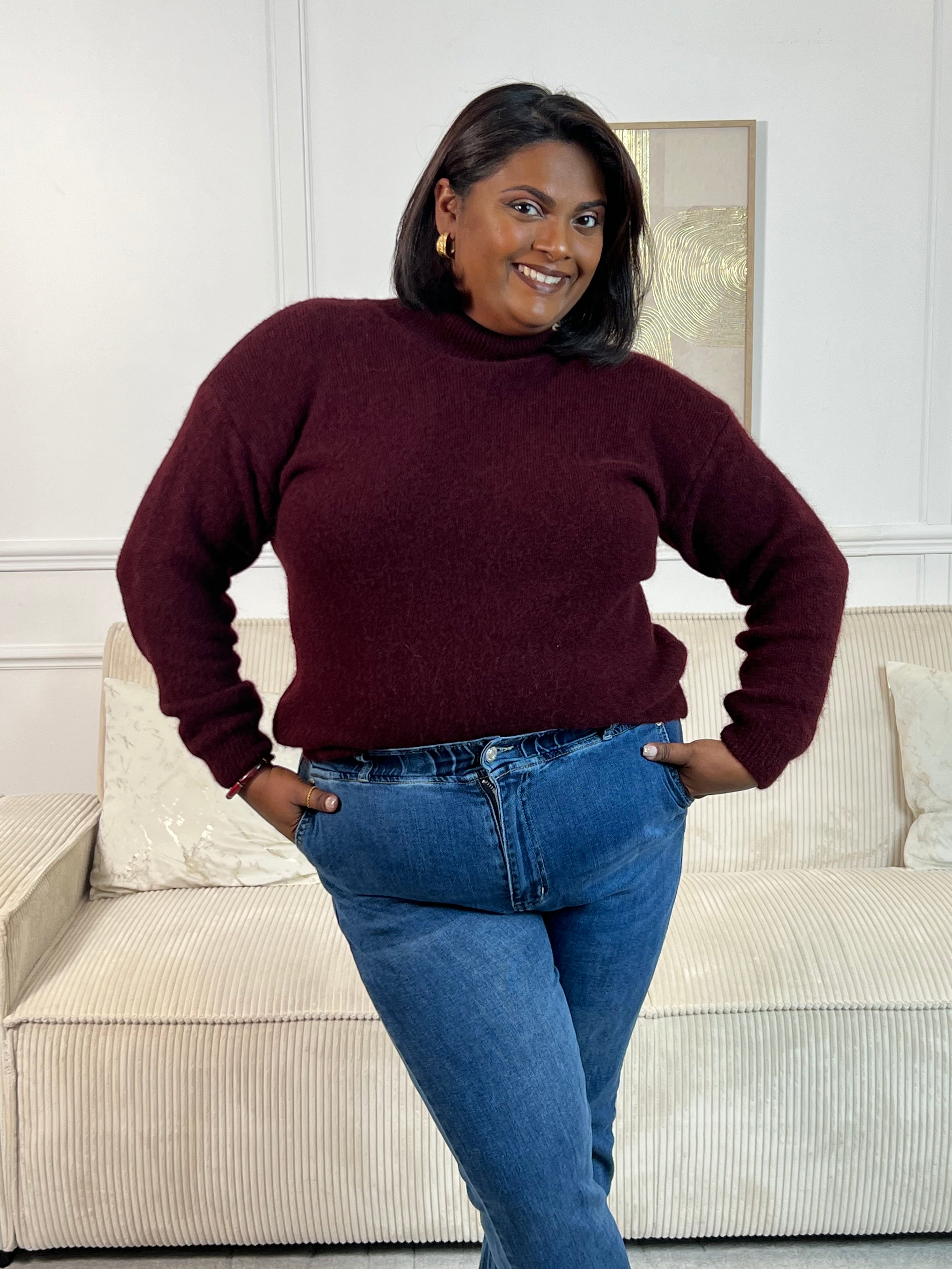 Chaleureux et confortable, ce pull séduit par sa coupe ample et son toucher d’une douceur irrésistible. Facile à porter, il allie style décontracté et cocooning, idéal pour traverser la saison avec élégance et confort.