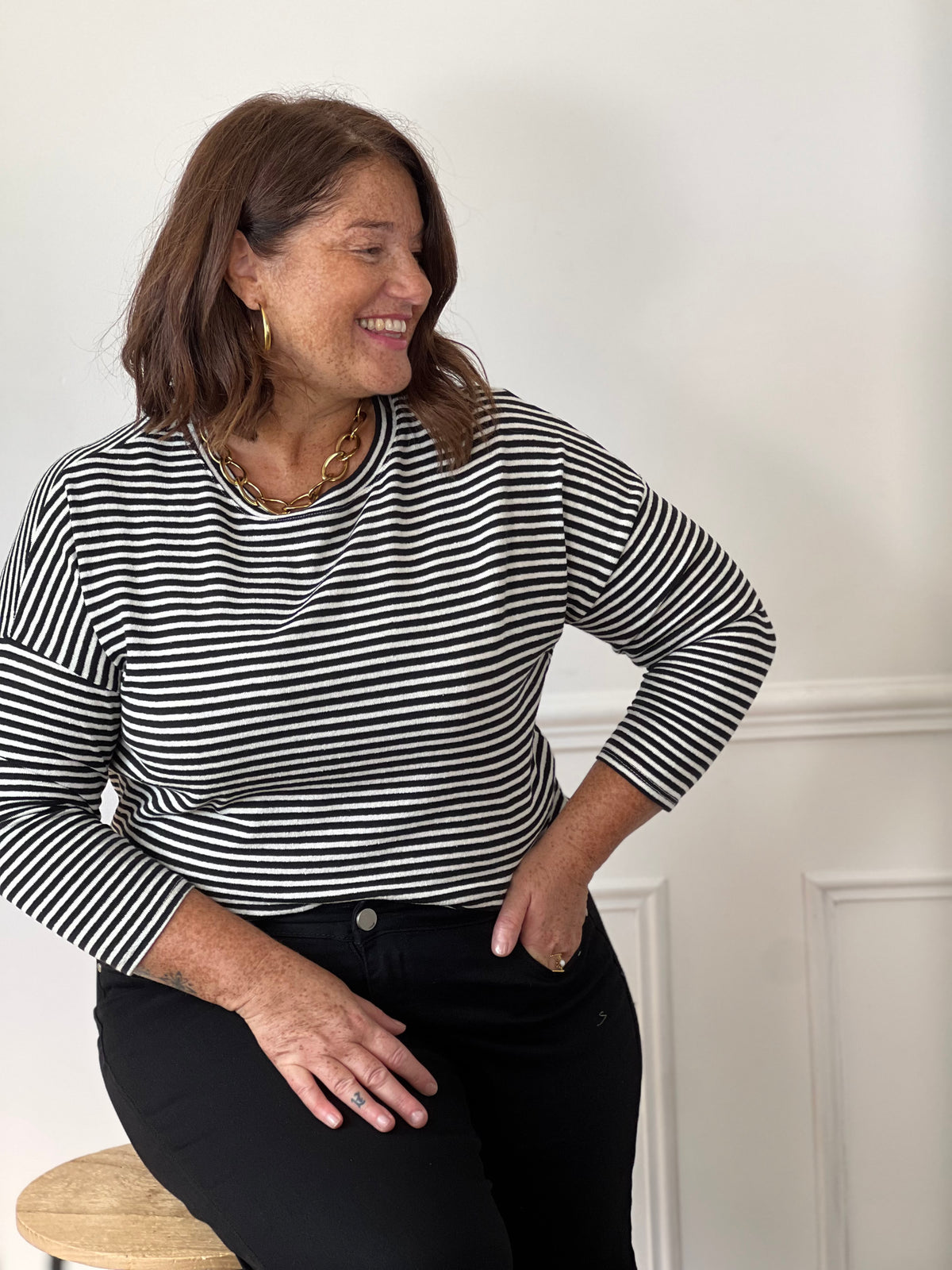 Pull fin à rayures noir et écru grande taille femme – Lyne | Loïcia