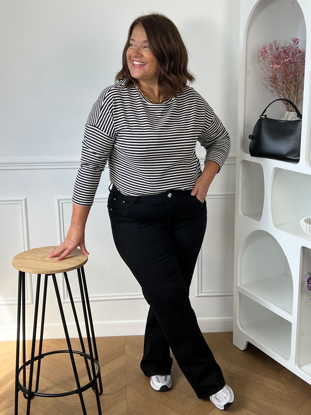 Dos du pull à rayures noir et écru grande taille Lyne – Col rond et manches longues, Made in Italy | Loïcia