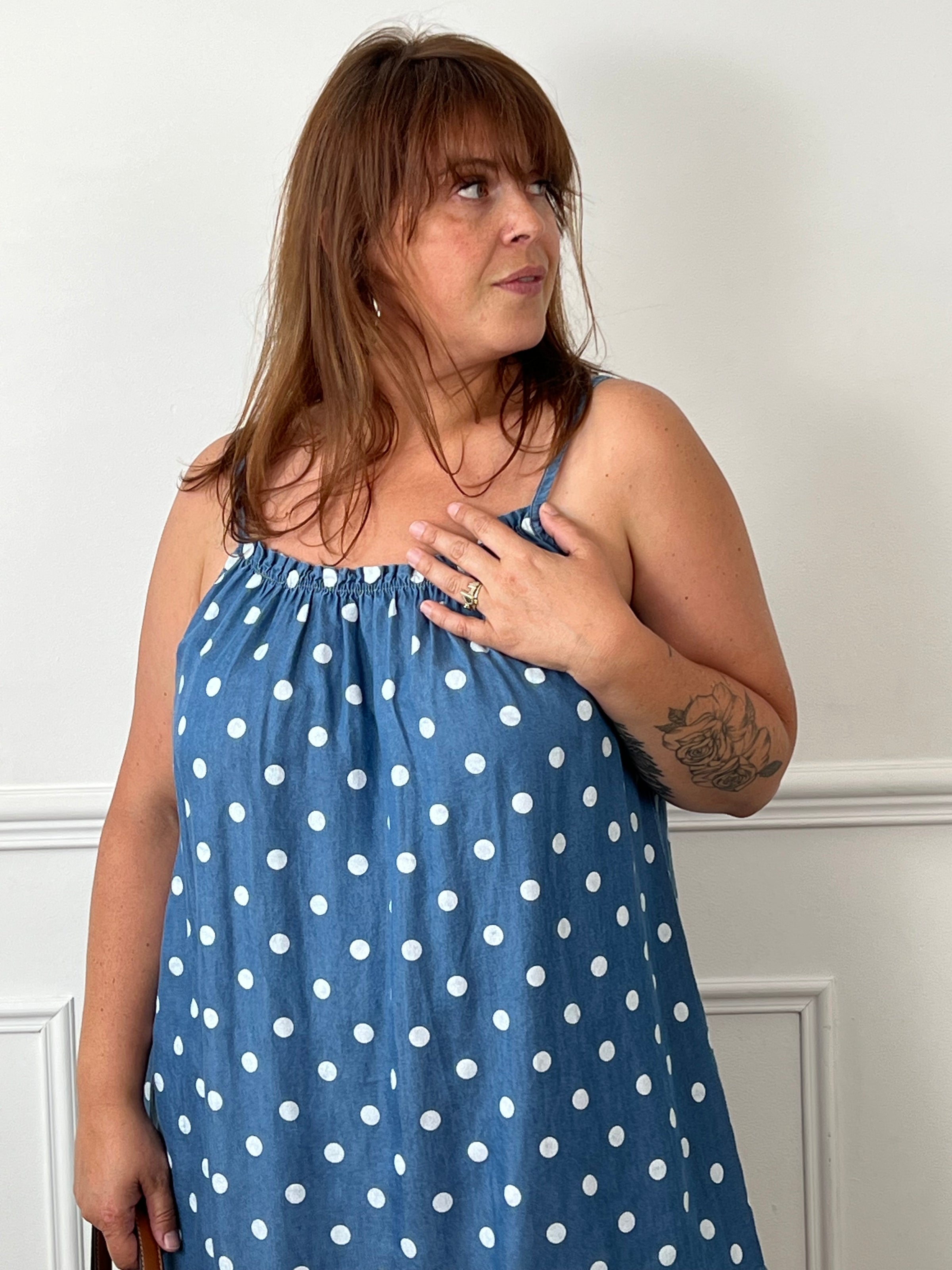 Robe courte bleue grande taille Cassio pois écrus – Loïcia
