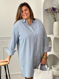 Robe chemise curve bleue boutonnée rayures verticales – Loïcia

