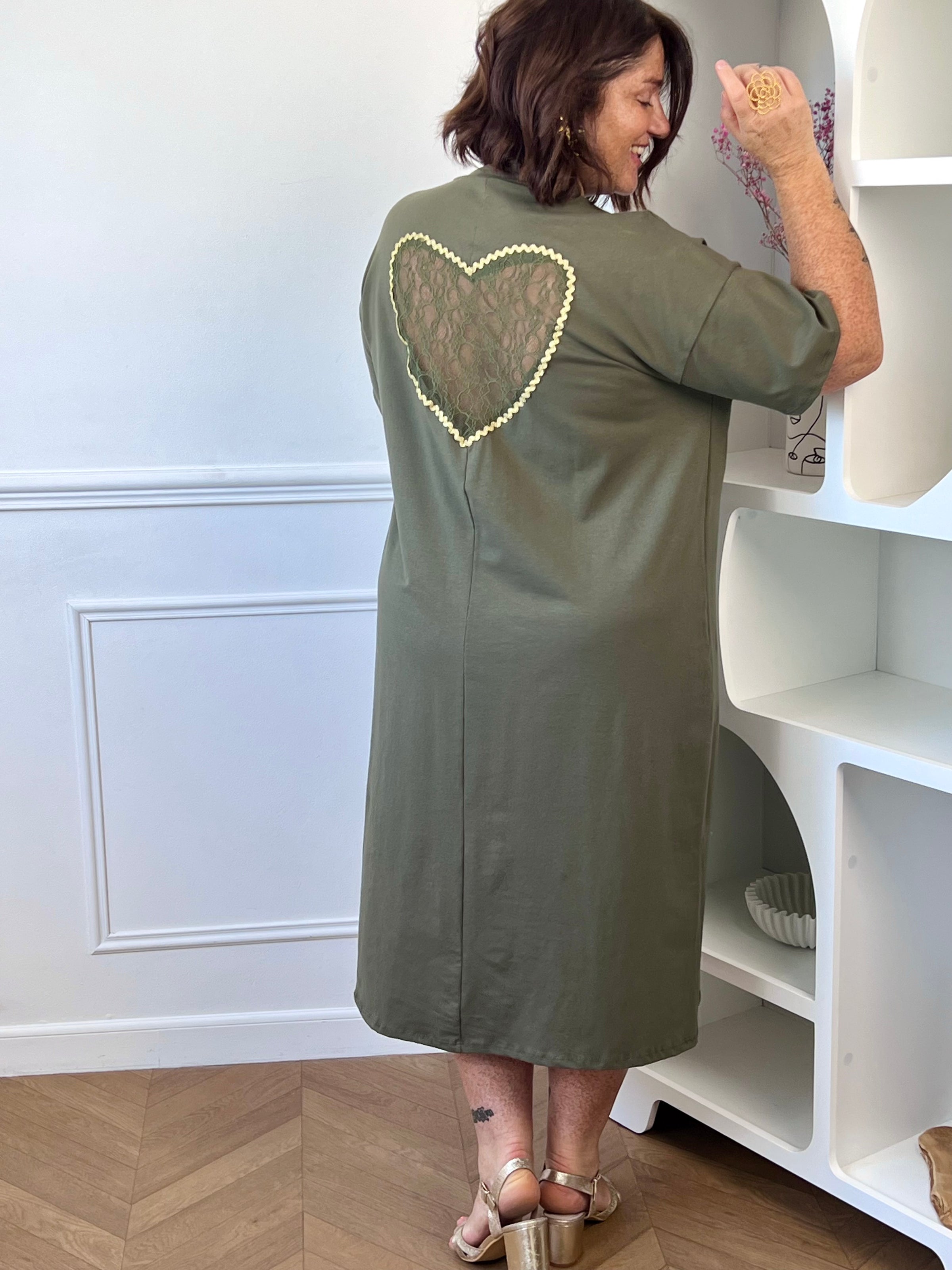 Robe kaki curve taille unique 44/52 Made in Italy vue de face – Loïcia
