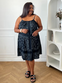 Robe grande taille en coton noir et gris bretelles fines – Loïcia
