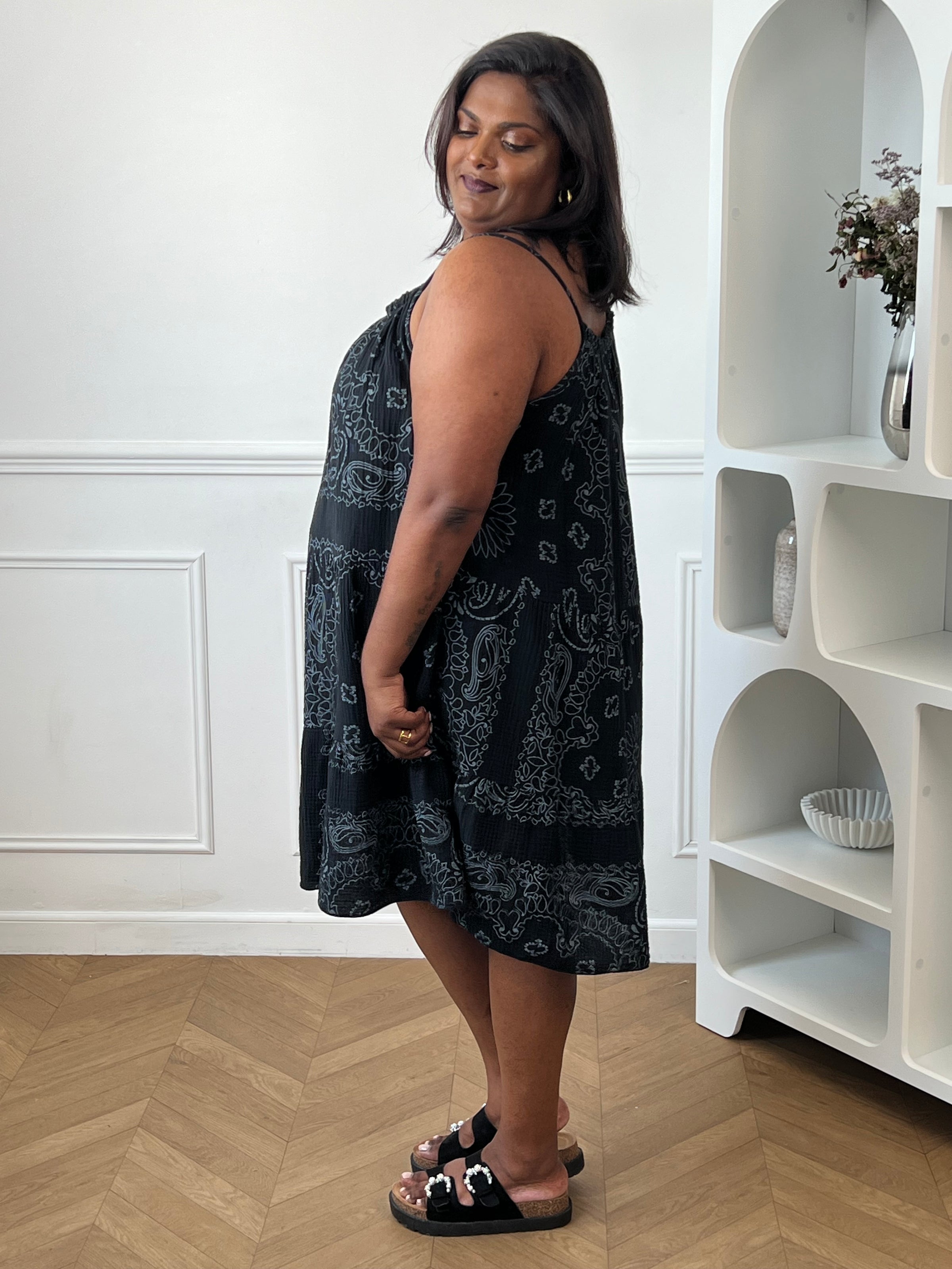 Robe noire grande taille 44/50 coton élasthanne Made in Italy – Loïcia
