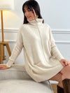 Cette robe pull beige Livna offre le confort et la chaleur que vous recherchez. Avec son col roulé, ses manches longues et ses poches pratiques, elle est à la fois élégante et pratique. Sa coupe ample et sa couture centrale à l'avant ajoutent une touche de style à cette pièce polyvalente.