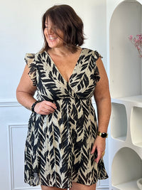 Robe short grande taille lien à nouer au dos élastique taille vue de face – Loïcia
