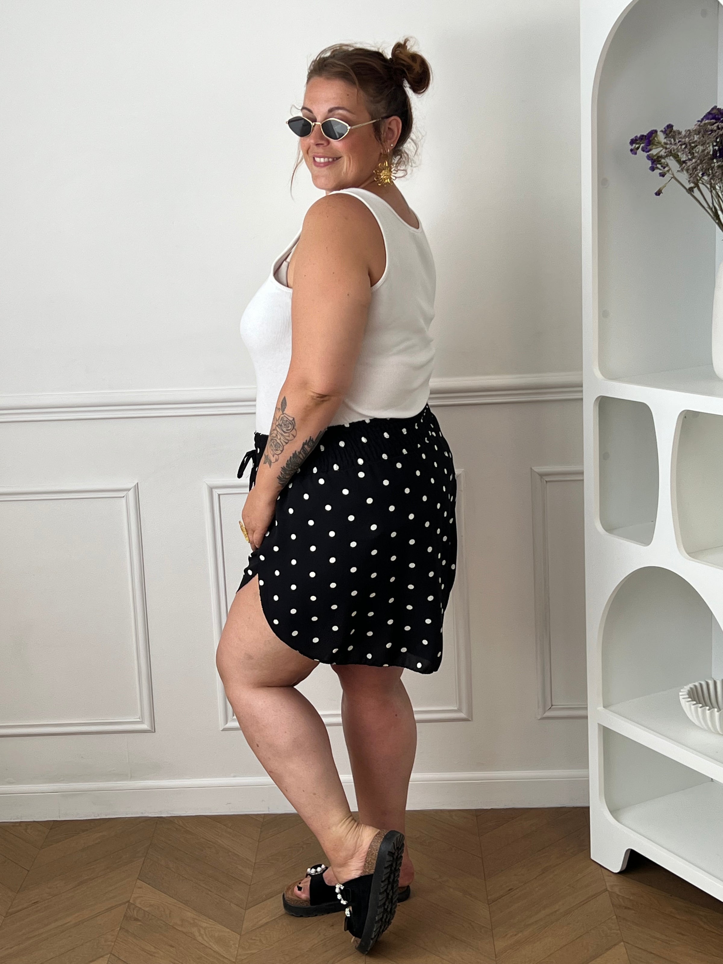 Short portefeuille curve noir blanc ouverture côtés Made in Italy – Loïcia
