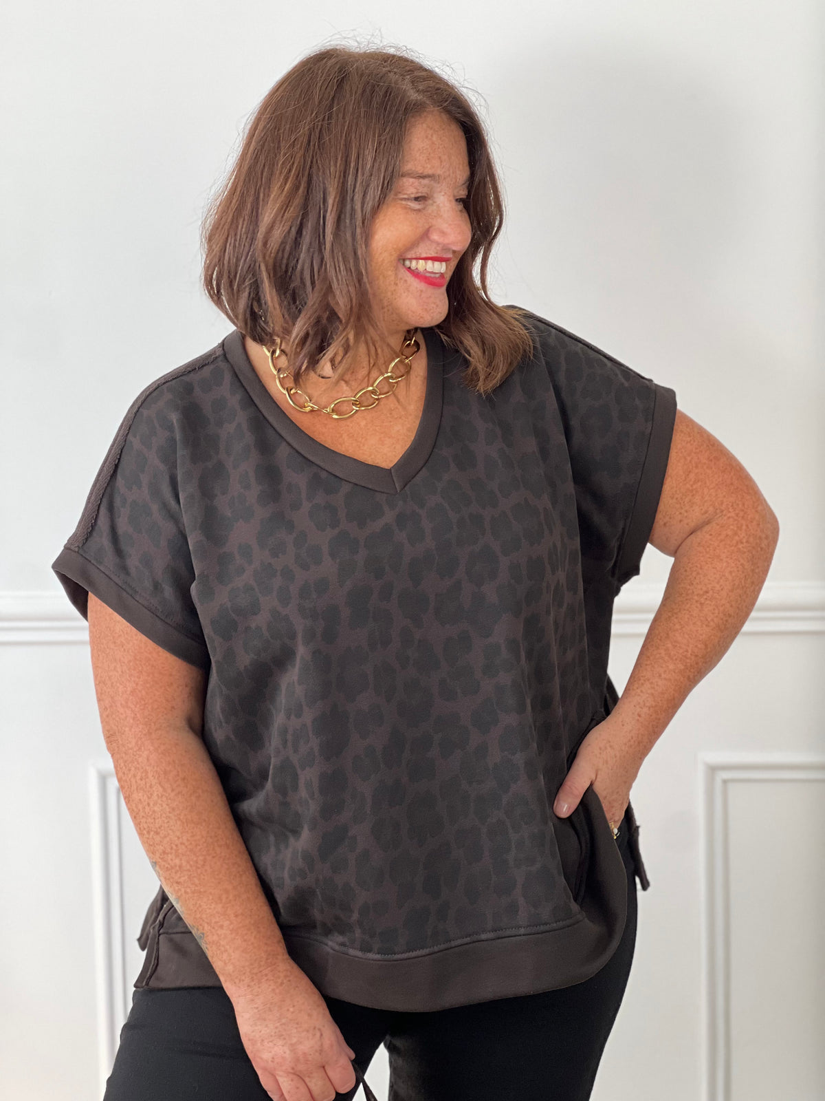 Sweat à manches courtes léopard marron et noir grande taille femme – Adelia | Loïcia