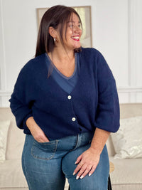 Découvrez le confort absolu avec notre Tee-shirt ! Fabriqué avec des matériaux de qualité, il offre une coupe élégante et confortable qui flatte toutes les silhouettes. Portez-le pour une journée décontractée ou pour une soirée habillée, ce Tee-shirt sera votre nouveau favori!