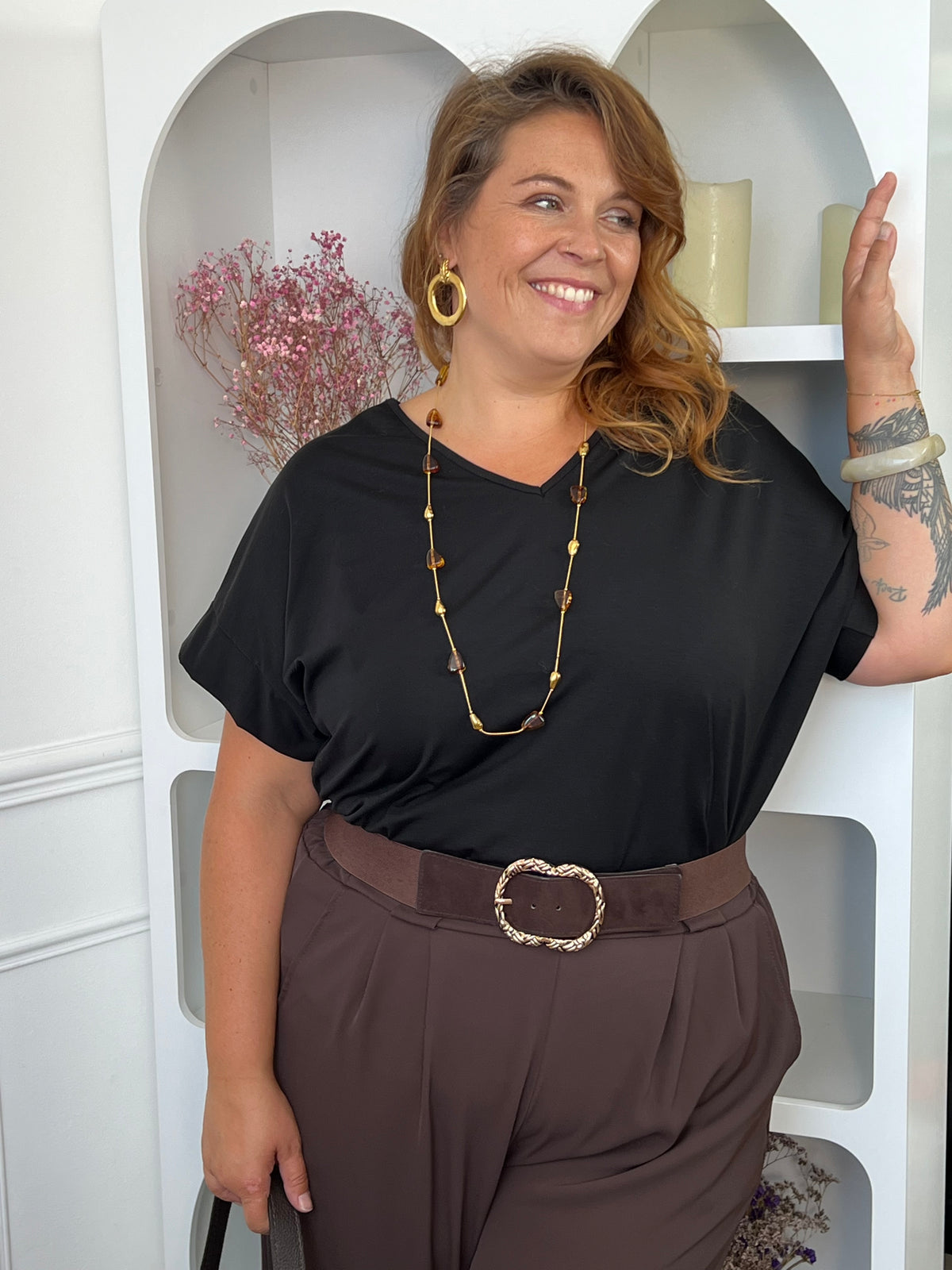 Tee-shirt noir col V coupe ample grande taille femme – Laika | Loïcia