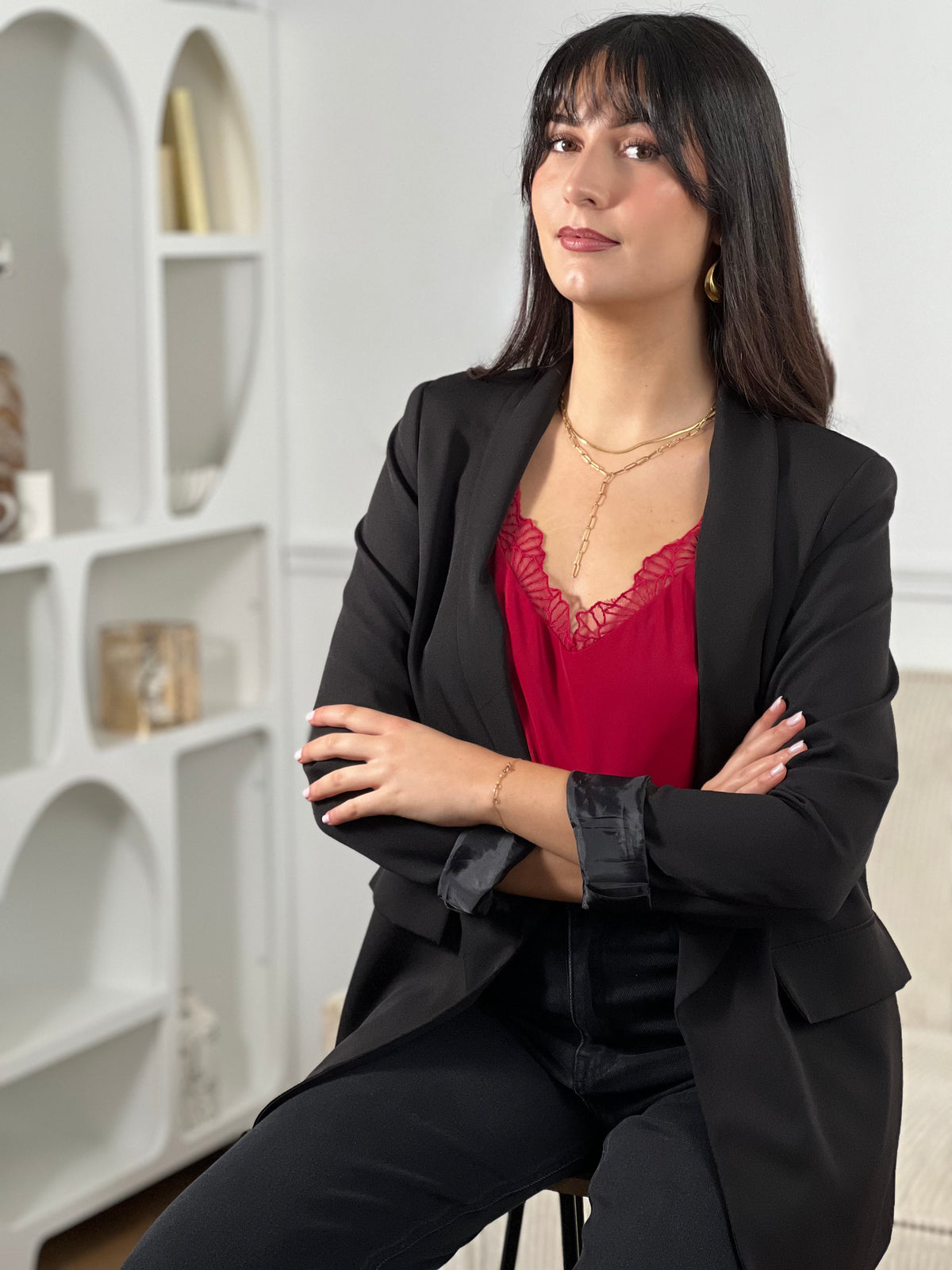 Adoptez un look rafraîchissant avec ce haut bordeaux décontracté de Leonia. Parfait pour les journées ensoleillées, il offre un ajustement confortable et un coupé élégant. Ajoutez ce haut à votre garde-robe pour un style tendance.