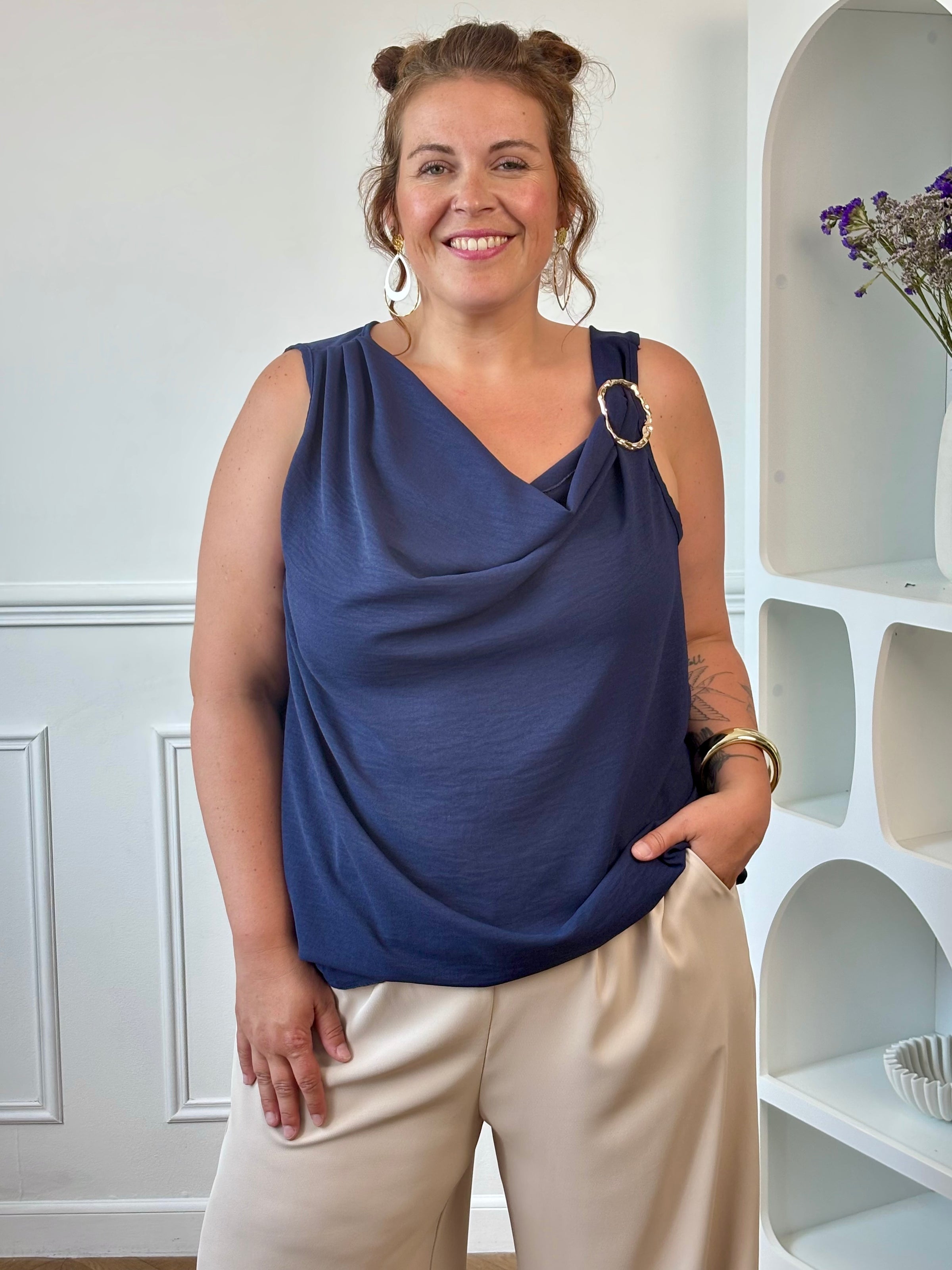 Top sans manches bleu marine curve viscose coupe ample taille unique 44/52 – Loïcia
