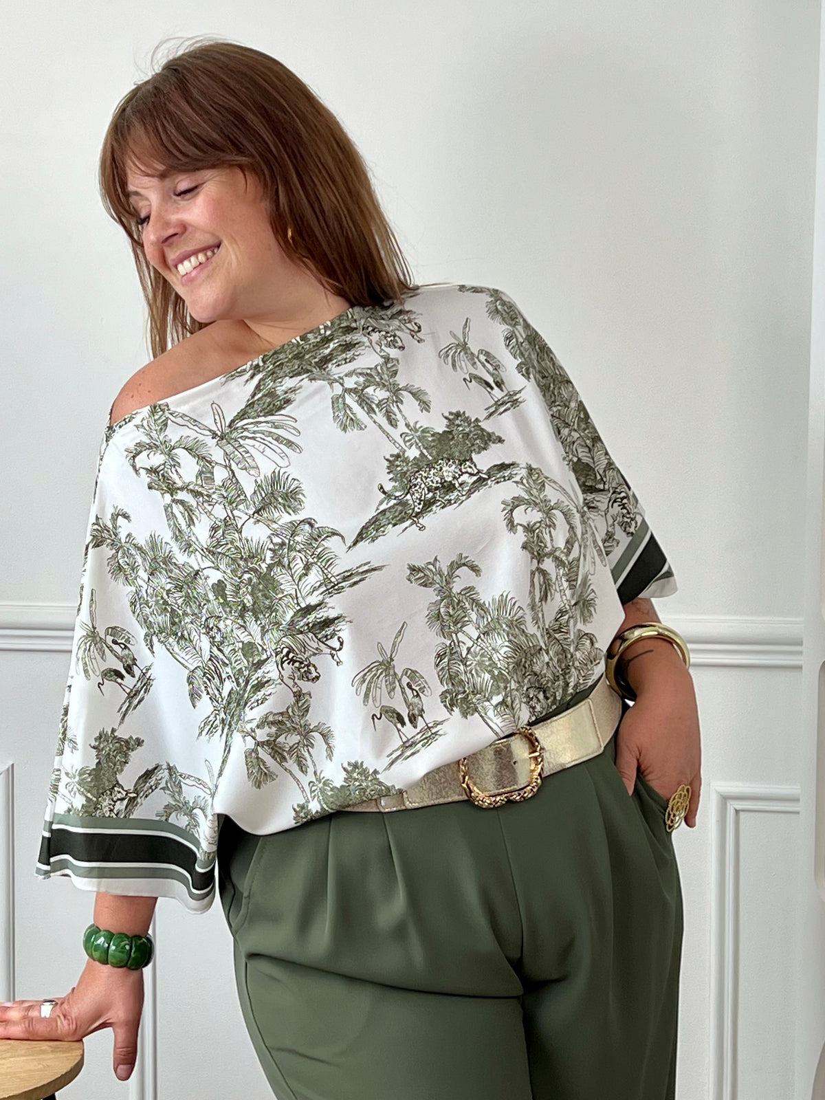 Top carré fluide grande taille Rebecca imprimé jungle kaki et écru – Loïcia
