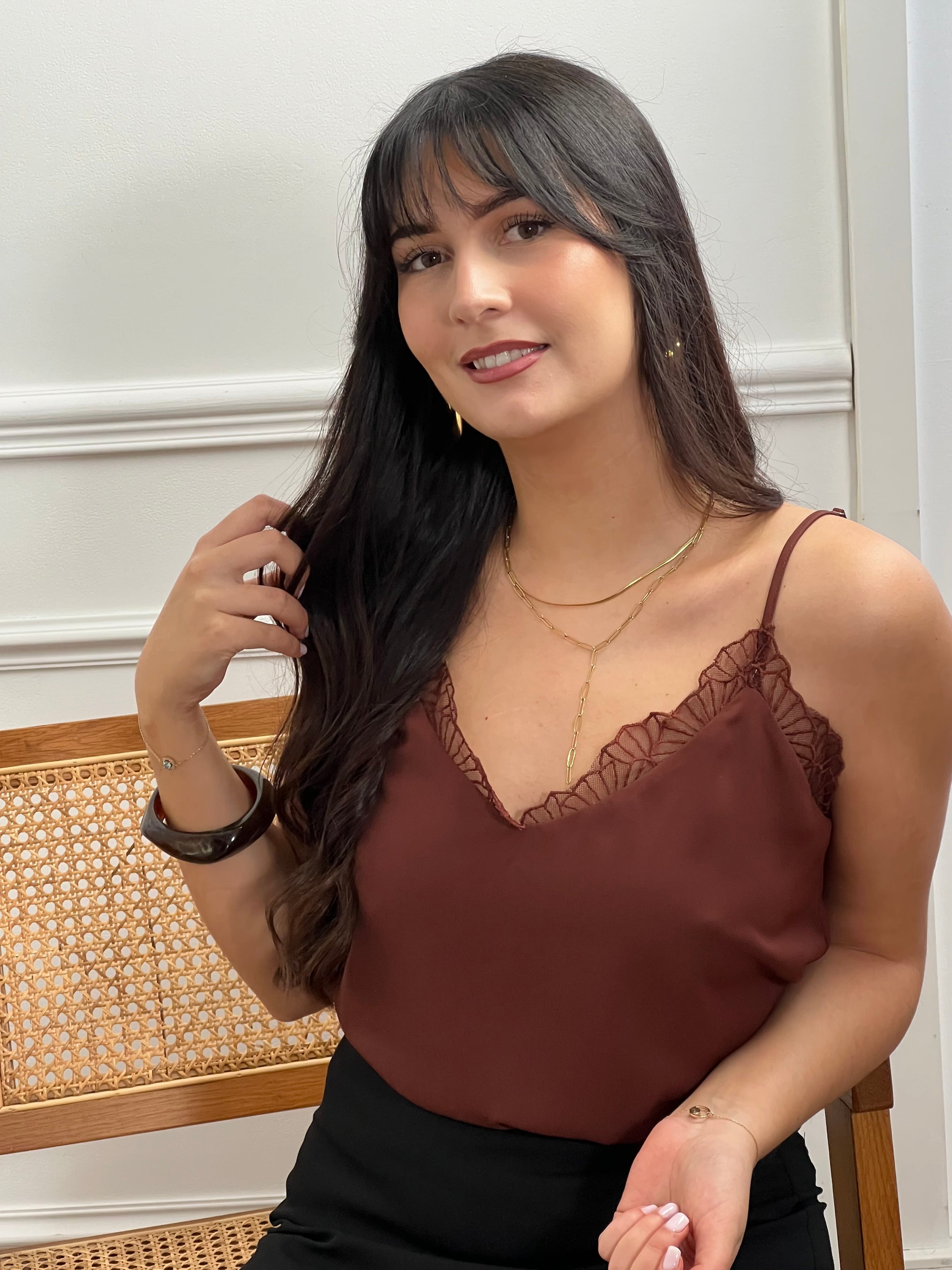 Adoptez un look rafraîchissant avec ce haut marron décontracté de Leonia. Parfait pour les journées ensoleillées, il offre un ajustement confortable et un coupé élégant. Ajoutez ce haut à votre garde-robe pour un style tendance.