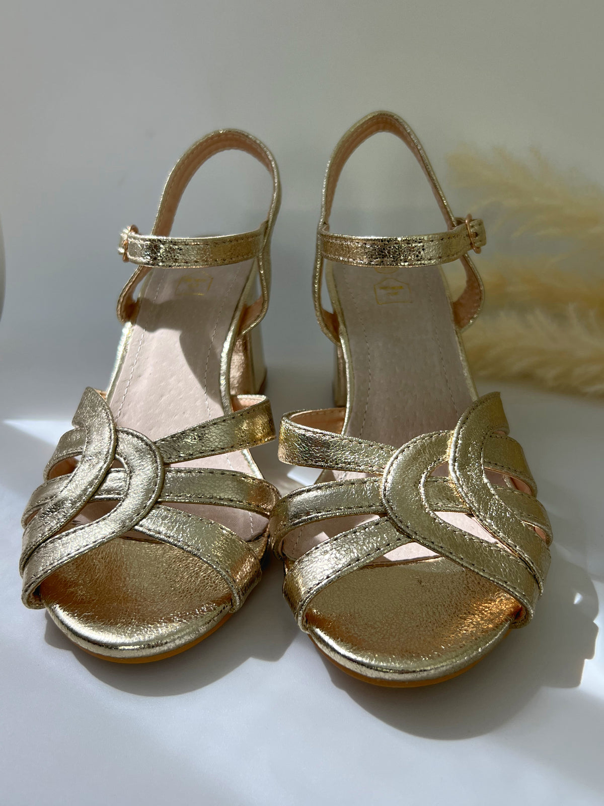 Sandales dorées à talons : Lauryn