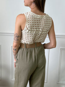 Top sans manches beige ajouré femme Top sans manches Col rond Ajouré Transparent Crochet Festonné au col et sur le bas du top Couleur : beige Composition : 100% Coton Lavage à la main uniquement Fabriqué en R.P.C